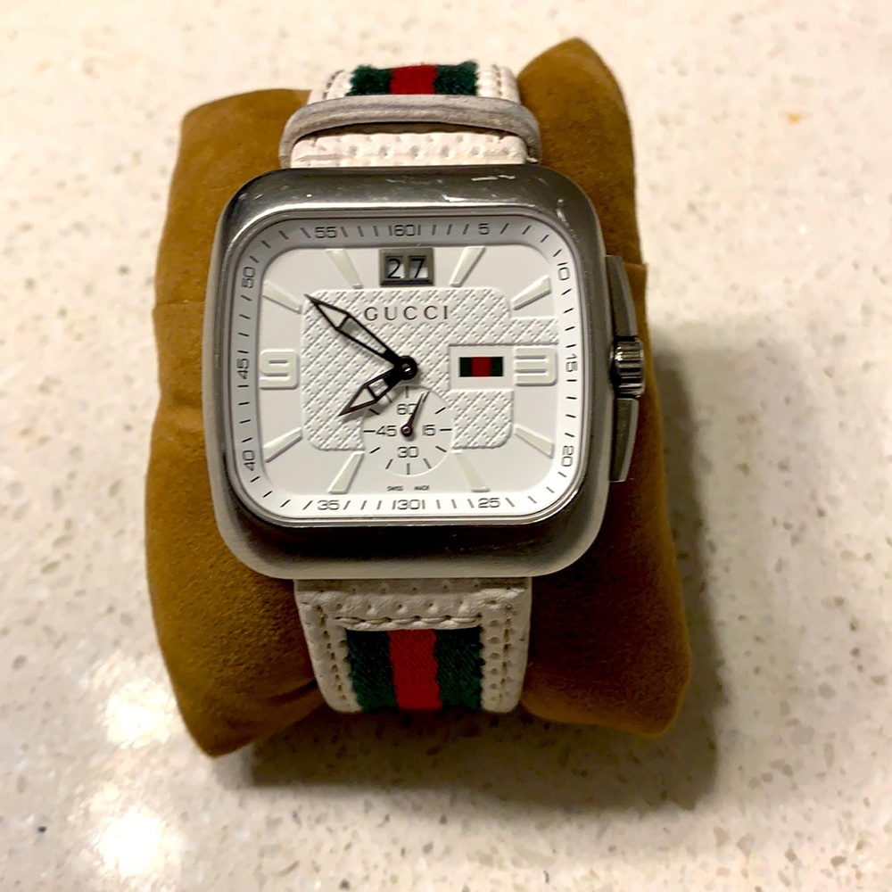 beautiful 😻 waterproof Gucci watch , still $1,100 sales don’t miss it!